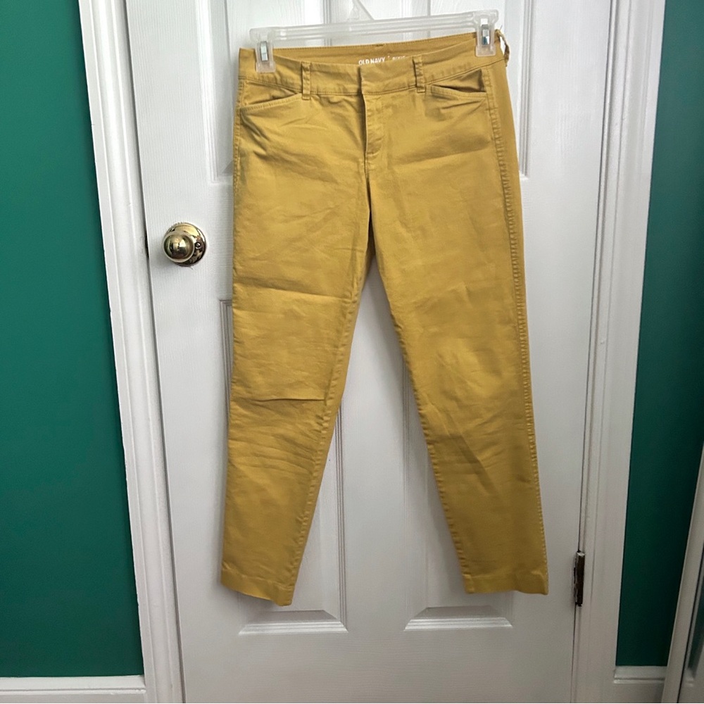 Old Navy Mustard Pixie Crop Size 2